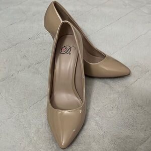 Beige Nude pumps